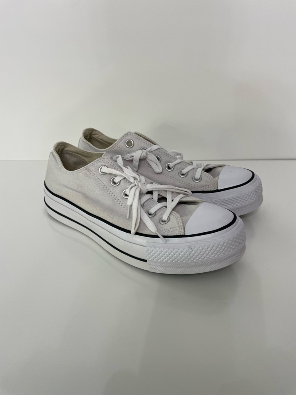 Converse White Low-Top All Star Lifted Platform Sneakers, size 8.5 Chuck Taylor